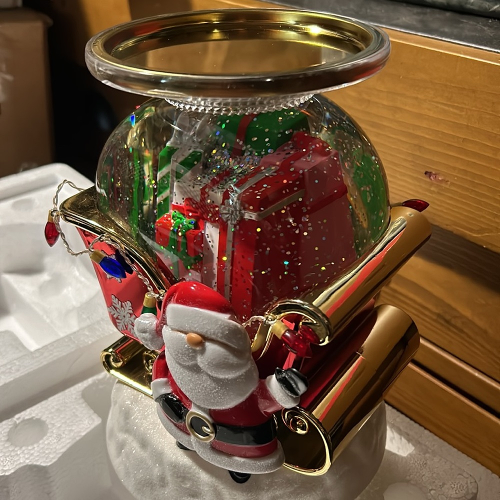 Bath & Body Santa Sleigh 3 wick candle holder 🛷 Light up Snow Globe BNIB - Picture 2 of 6